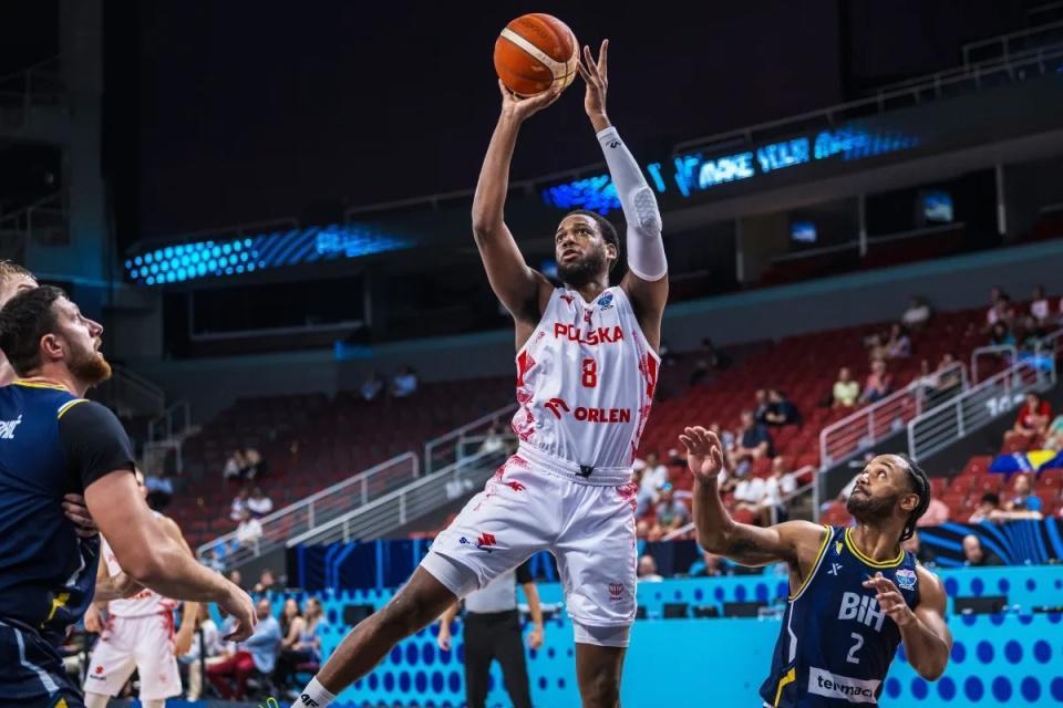 波兰男篮逆转波黑晋级欧洲杯八强 劳埃德28分努尔基奇20+7